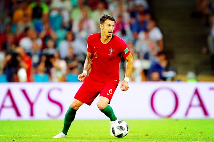 开云移动端-集结日突围战来临，西汉姆围绕法甲官宣签约，更衣室稳定，细节决定成败的简单介绍