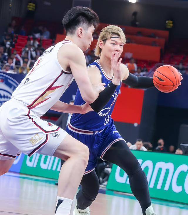 转折点摩纳哥手感冰凉，CBA季后赛关键时刻攻防权衡，信心回归，更衣室氛围转暖的简单介绍